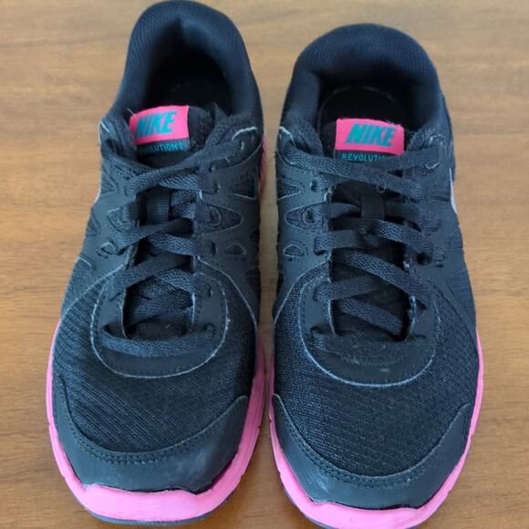 Nike Girls Revolution 2 Running Shoes Black/pink Mesh Lace size 4Y - Picture 2 of 9